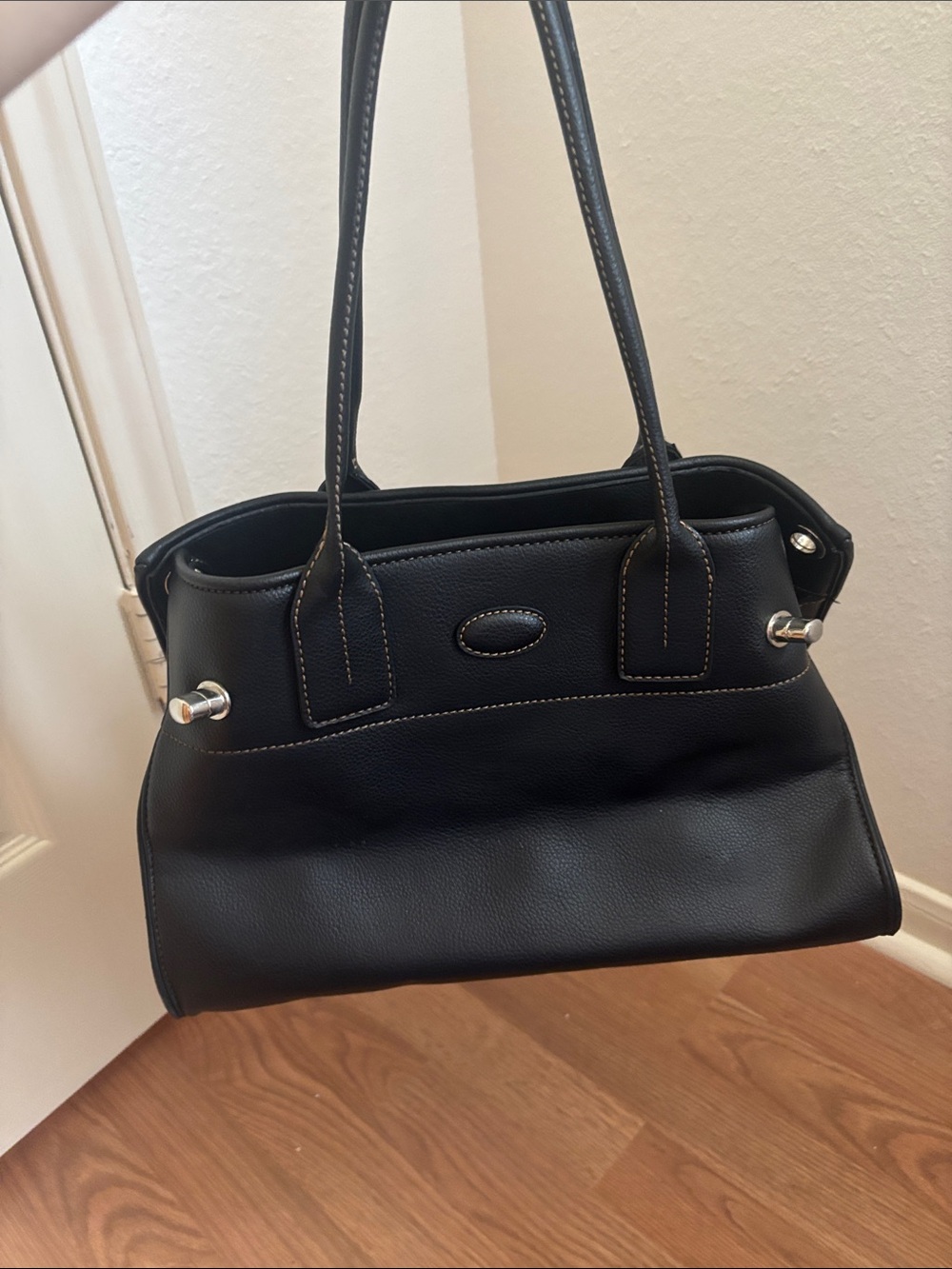 Classic Black Leather Tote Bag - Elegant Everyday Carry